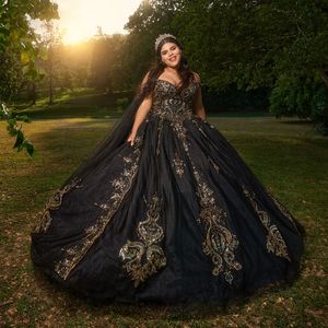 Siyah Quinceanera Cape Gold Aptiques ile Dantel Tull Tull Tatlı 15 Doğum Günü Partisi Pageant Elbise Vestidos 15 De Quinceanera