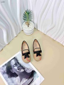 Populära barnskor Bow Decoration Girls Sneakers Girl Princess Shoe Size 26-35 Inklusive Shoe Box Checker Design Baby Flat Shoes 24mar