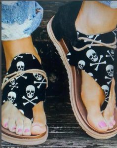 Sandals New Personalized Skull Design 2023 Summer Outdoor Fun Summer Shoes Beach Leather Retro Gladiator Flip Flops Sandals