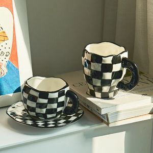 Nordic monocromático copo preto e branco xadrez caneca cerâmica ins xícara de café prato da tarde xícaras de chá criativo canecas 240322
