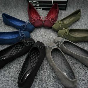 Casual Shoes New 2024 Womens Flat Shoes Suede Leather Ladies Loafers Casual Ballerinas Moccasins Driving Shoes Stor storlek EU 35-42 T240323