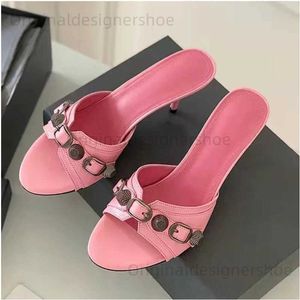 Sandals 2023 Summer Summer New Ladies Fashion Slippers High-Deneed Metal Slippers Slippers T240323