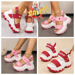 Red Hearts Slope Heel Tjock Sole Round Toe Open Toe Letter One Line Buckle Cute Strap Women's Gai Pink Women Heart Design Höjd Öka färgglad Heigh Heel 2024