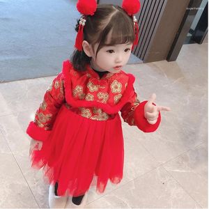 ダウンコート冬の子供王女タンチョンサムQipaoコートガールズレッド刺繍コットンパッドスノースーツの子供の赤ちゃんの服