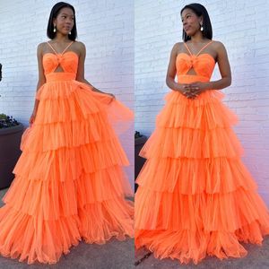 セクシーなオレンジラインプロムドレスふくれっ面の階層スカートキーホールフォーマルなイブニングドレス特別な機会のためのエレガントなパーティーガウンドレスチュールローブデーリー