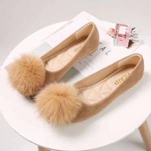 Casual skor pom-pom päls boll damer faux mocka lägenheter kvinnor 2024 rund tå ballerina femme klänning kontor loafers comfy slip on mocasines