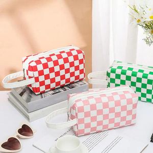 Storage Boxes Business Trip Toilet Bag Check Print Cosmetic Bags Set With Zipper Closure Capacity Portable Pouches For Travel