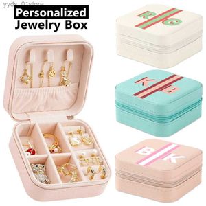 Jewelry Boxes Custom Initials Travel Jewelry Storage Box Soft Linen Lining With Shadow Print Letter Embossed Holds Earrings s Necklace L240323