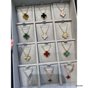 Nytt Clover Necklace Pendant Pearl Mother Rostfritt stål Pläterad Kvinnor Valentins mors dag Engagemangsmycken Present Partihandel