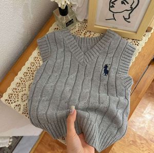 새로운 스타일의 두꺼운 어린이 스웨터 조끼 바늘 슬매 소매 풀오버 v- 넥 뜨개질 탑 스레드 트리밍 소년 2-7t