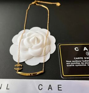 Mai sbiadire placcato oro 18 carati collane con ciondolo di design di lusso catena con lettere in acciaio inossidabile per le donne amanti coppia regalo signore matrimoni regali gioielli