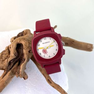 New Minimalist Silicone Wristwatch with A Silky Smooth Touch, High Aesthetic Value, and Fashionable Women's Watch