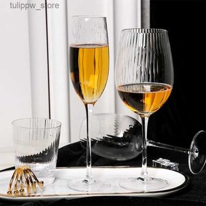 Wine Glasses 2pcs Gold Painted Vertical Stripe Wine Cup Creative Crystal Glass Champagne Glasses for Drinks Luxury Glass Cups Bar L240323