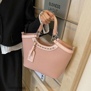 Designer Luxury fashion Evening Bags Trendy and Fashionable Tote Womens Bag Solid Color Versatile Large Capacity One Shoulder Crossbody Handheld Commuter Bag