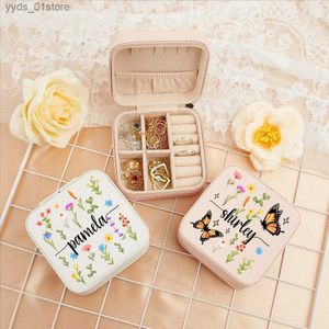 Smyckeslådor Personligt namn Floral Butterfly Print Jewelry Storage Box Håll örhängen S Necklace Party Women Bridesmaid Gift L240323