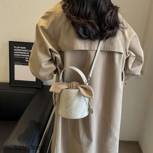 Designer Luxury Fashion Cross Body Bagshandheld Bucket Bag 2024 New Versatile Fashion Single Shoulder Crossbody Womens Bag