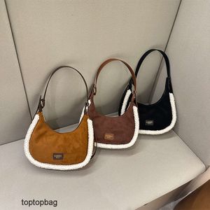Дизайнерские роскошные модные сумки-тоут 2023. Новая модная корейская легкая роскошная сумка для подмышек с имитацией кожи оленя. Бархатная сумка на одно плечо.