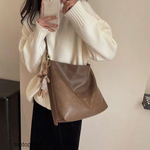 Дизайнерские роскошные модные сумки на плечах корейская версия повседневной женской сумки 2023 Новый ленивый стиль модный модный в западном стиле один плеч