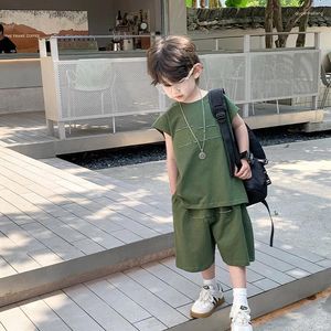 Set di abbigliamento 2024 coreano estate ragazzo per bambini superiore e inferiore Set bambini alfabeto T-shirt gilet pantaloncini sportivi Junior 2 pezzi vestiti