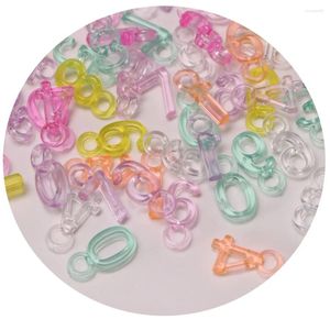 Dekorativa blommor 20/50/100st Färgglad gelémattplast Mixed Alphabet Letter Pärlor Pendant Charms för smycken som gör DIY -armband