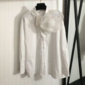 Camisas de algodão das mulheres de luxo topos com broche de flor grande designer cardigan blusa de manga longa de alta qualidade senhoras t camisa roupas