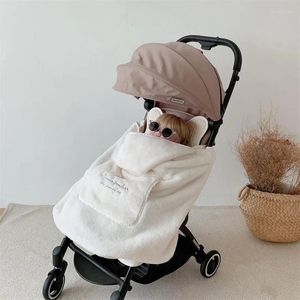 Filtar söt björn swaddle coral fleece baby barnvagn täcker filt vinter tröskor outwear kläder varm spädbarn kappa tupplur