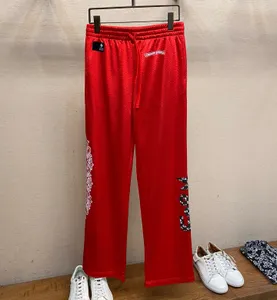 Herren-Hose in Übergröße. Rundhalsausschnitt, bestickte und bedruckte Sommermode im Polar-Stil aus reiner Street-Baumwolle 515d