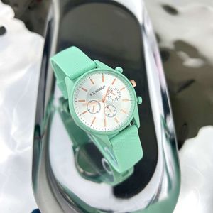 Quadrante grande classico, nuovo orologio al quarzo con trasmissione dal vivo da donna in silicone colorato alla moda, dritto