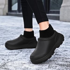 Chinelos mulheres entupidas de inverno homens sapatos de jardim quente sapatos unissex de chef à prova d'água à prova de óleo para cozinha sapatos de pelúcia de pelúcia ao ar livre