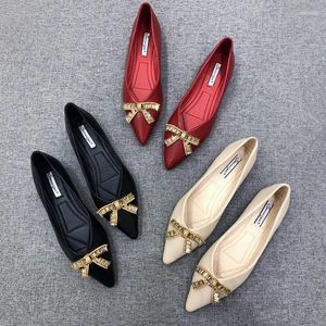 Casual Shoes Flat-heeled Pointed Women Spring 2024 Online Celebrity Joker Buckle Patent Leather Four Seasons Women's Pumps.