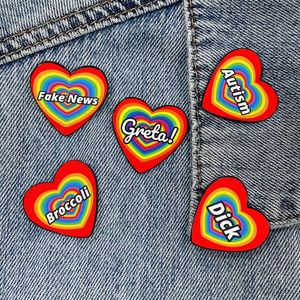 I Love Rainbow Heart Badge Cute Anime Movies Games Hard Emamel Pins Collect Cartoon Brooch Ryggsäck Hat Bag Collar Lapel Badges 130