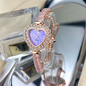 Sensação avançada novo diamante incrustado coração cinta corrente ajuste livre pulseira relógio de quartzo feminino
