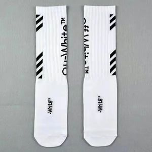 Designer meias masculinas de luxo carta homens mulheres meias moda sênior ruas confortáveis ​​meias de algodão com caixa top p1