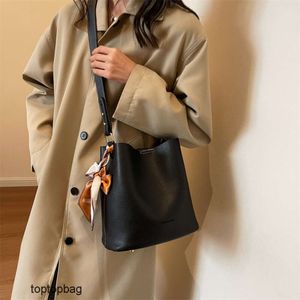 Designer Luxury fashion Cross Body bagsNew Leisure and Fashionable Bucket Bag Instagram Korean Simple and Western Style One Shoulder Crossbody Womens Bag