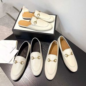 Two g Family Wear Schaffell-Loafer Baotou Flat Bottomed Horse Buckle Muller Half Slipper und Frauen tragen draußen kleine Lederschuhe im englischen Stil