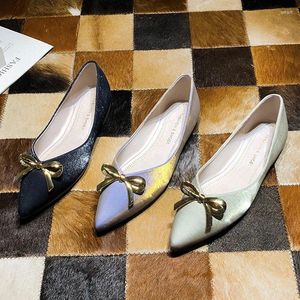 Casual Shoes Designer Metal Bow-Knot Flats Woman Bridesmaid Women Sneakers grunt Silk Loafers pekade tå Soft Bottom Moccasins 2024