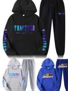 Tuta da uomo di design 2024 Nuovo set di maglioni Trapstar Set da due pezzi con cappuccio sportivo multicolore da uomo e da donna