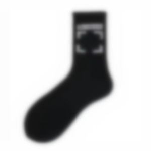 Off Fashion Mens Streetwear Socks Women Men High Quality Cotton All-Match Arrow X Printing Breattable Black White Mixing Football Basketball Sports Sock E5