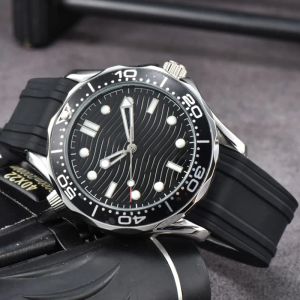 AAA TOPS 2024 MEN Titta på Automatisk timme Hand Mekanisk rörelse Rostfritt stålklocka Fashion Multifunktionell högkvalitativ remsur Wristwatch