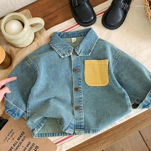 Giacche Camicie di jeans da ragazzo in stile coreano Tasca applicata Camicia a maniche lunghe con colletto rovesciato per cappotto vintage per bambini