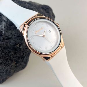 Fashionable Women's Minimalist Calendar Quartz Temperament Lightweight Versatile New Watch