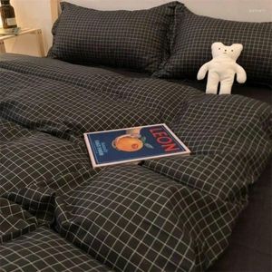 Yatak Setleri Nordic Grid Seti - İnce Stripes ile Kremsi Sarı Zarif ve Rahat Yorgan Kapağı Yatma Kaskası
