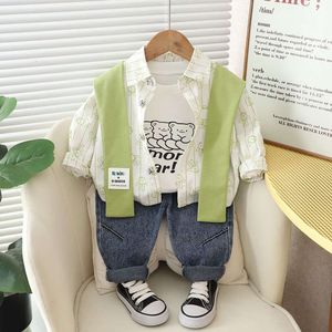 Jungen Herbst 2024 Neue Hübsche Baby Mode Koreanische Ausgabe Trendige Kleidung Kinder der Freizeit und Westlichen Stil Drei Stück Set