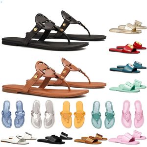 Designers tofflor casual tofflor kvinnor strand berömd klassisk platt häl sommar svart gul rosa silver grå bruna glidskor skor bad damer sexiga sandaler storlek 36-41