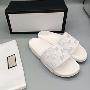 المصمم أحذية جديدة النمط النعال الصلفية الشريحة المعكرونة السميكة أسفل الزلزال ناعم أسفل الموضة G House Clipper Women Wear Flip-Flops INS 06