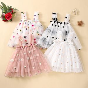 2024 Vestiti della neonata Multi colore ricamato floreale in maglia canotta Cute Baby Girl Dress Party Princess Abiti soffici 240322