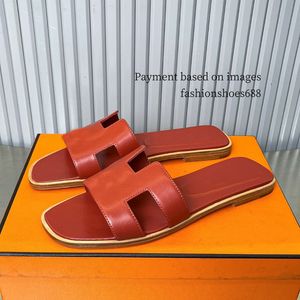 Fashionable New Flat Bottomed Flip Flops för Summer Wear Womens Sandals Leather Womens Slippers Luxury Designer New Beach Shoes Size 35-42 +Box
