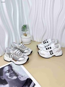 حذاء الأطفال الفاخرون شريطة الشعار المحاكاة أحذية رياضية الحجم 26-35 مصممة الحذاء مربع التصميم بويز فتيات غير رسمي أحذية 24Mar