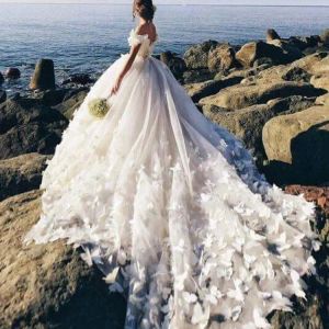 Abito da ballo da spiaggia Abiti da sposa con spalle scoperte Farfalla Applicazioni 3D Abiti da sposa Abito da sposa gonfio con scollo a ruota senza schienale