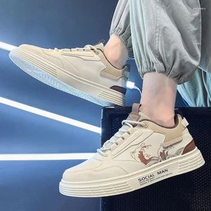 Casual Shoes 2024 Men's Spring and Autumn Feet Design Low Cut mångsidig Cool Luxury Sports Board Sneakers Män